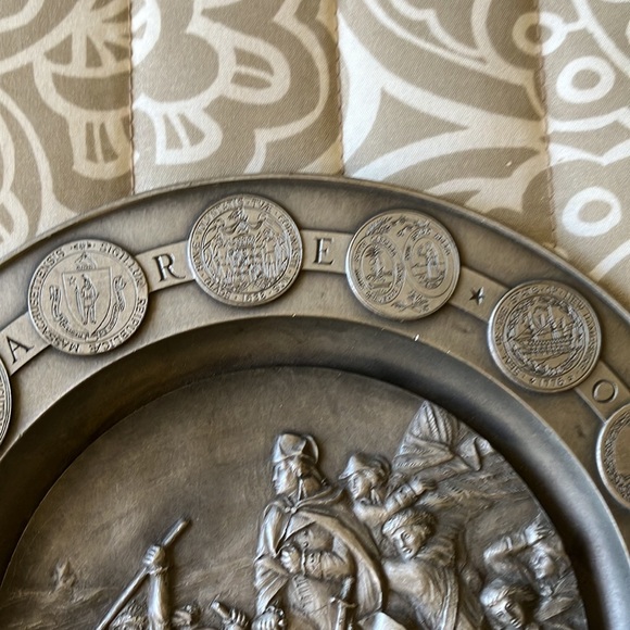 Bicentennial Commemorative Pewter Plate, We Are One Crossing the Delware - Picture 6 of 9